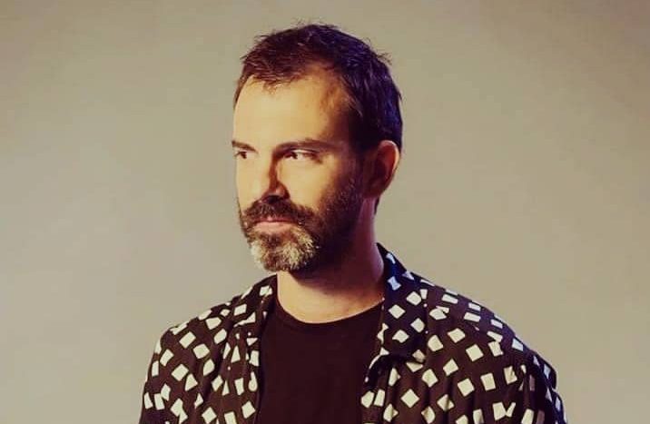 Caleb Casas habla sobre «Los vecinos de arriba»: Nos hemos propuesto que sea un momento de mucha diversión y que la gente lo pase bien.