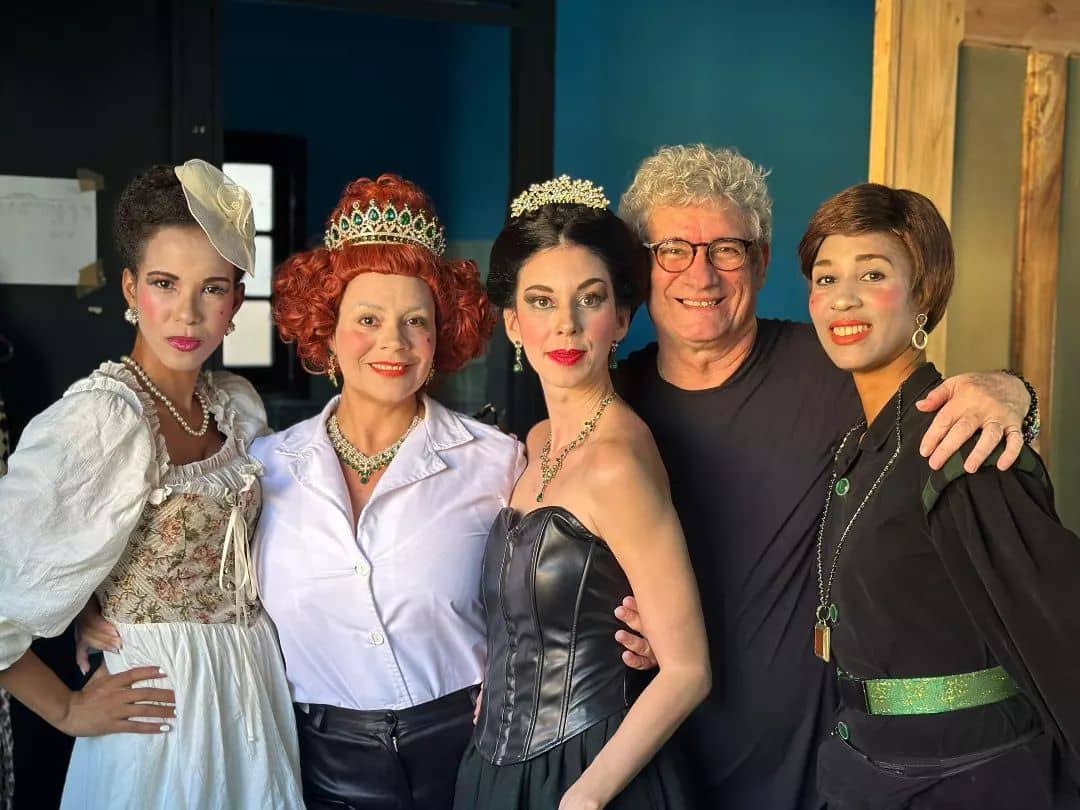 «Robin»: Una Travesía Teatral de Rebelión y Poder