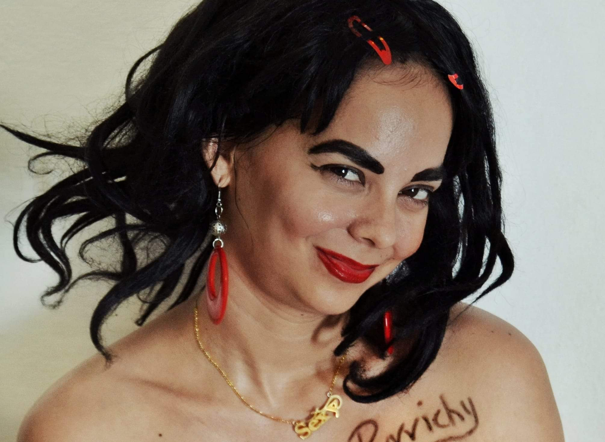 Lola Mento Celebra 300 Mil Seguidores en Instagram