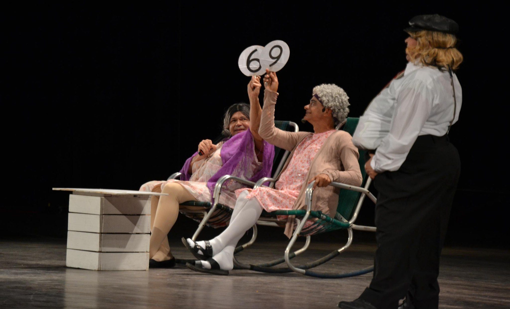 La vida es vieja este fin de semana en el teatro Teatro Karl Marx