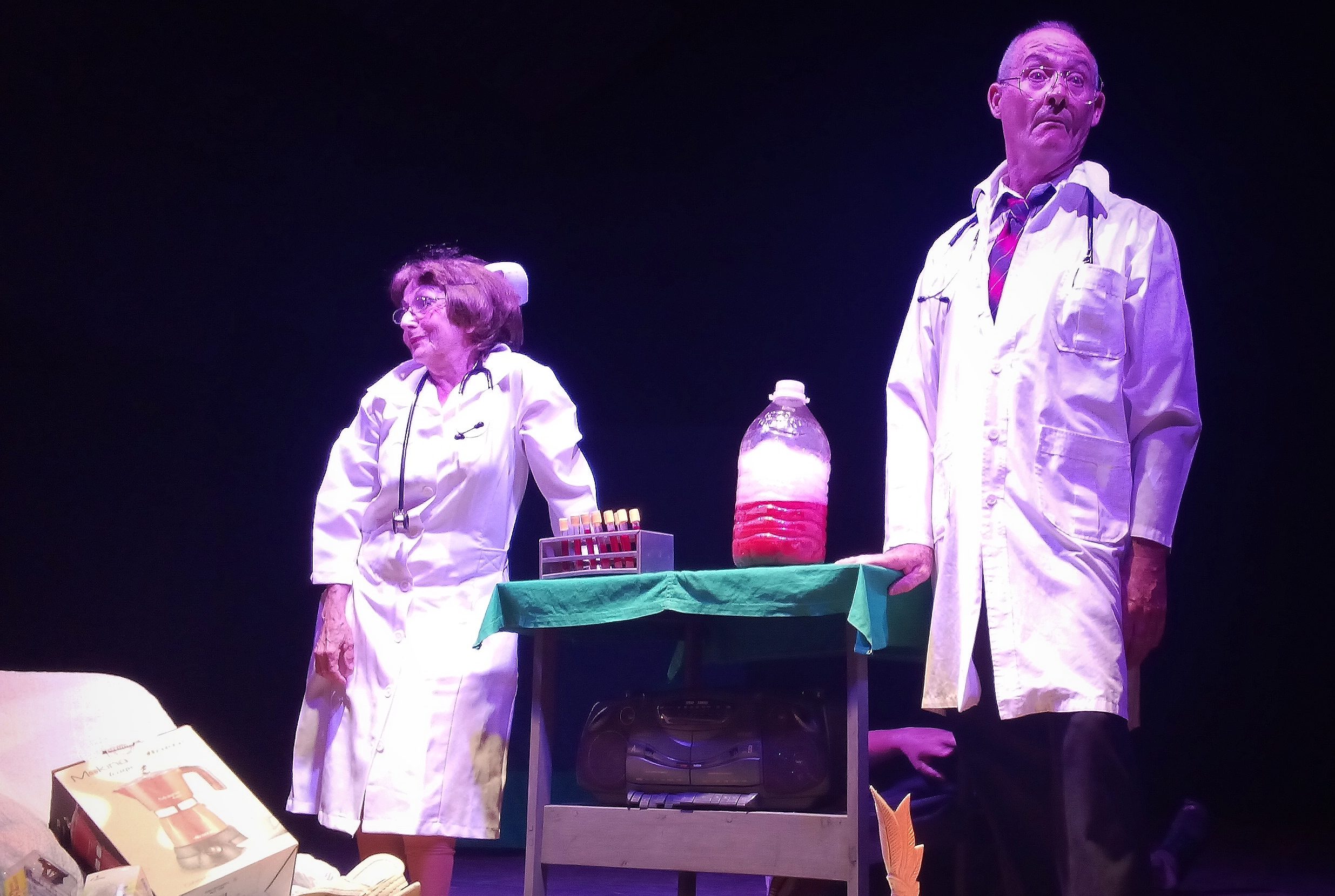 “Muero contento”, una comedia teatral hiriente