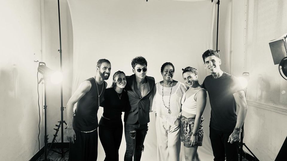 Ernesto Blanco estrena videoclip de «Solo Puede el Amor», tema principal de la telenovela Viceversa