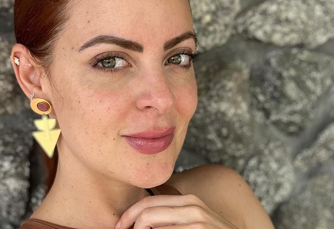 Descubre el Secreto de Claudia Valdés Antes de Subir al Escenario