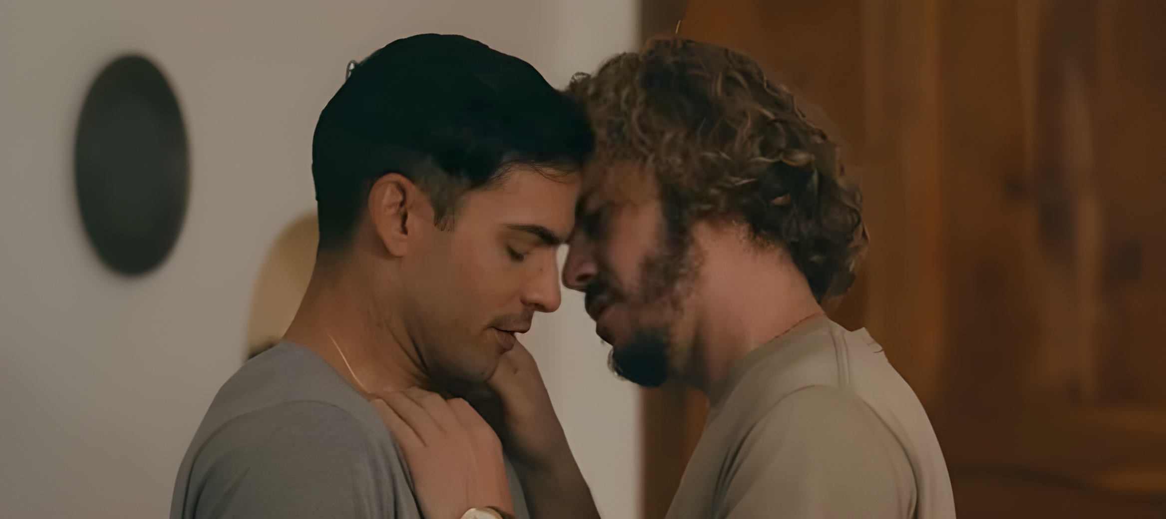 Hablemos de los besos de amor en «Renacer»