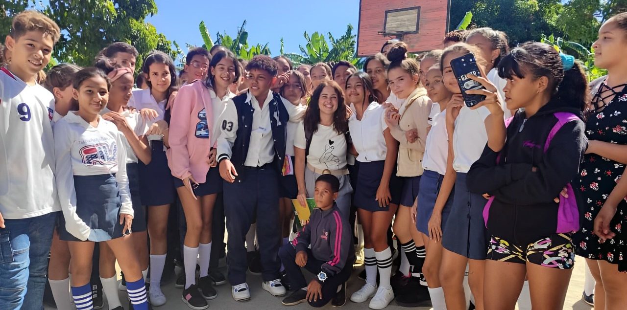 Cuando el arte es refugio: Clarita García y la brigada artística en el Oriente cubano