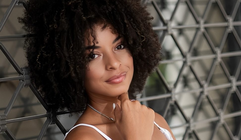 Cuando las ecuaciones no cuadran, pero el teatro sí: la historia de Yeissy Valdés Zubiaur