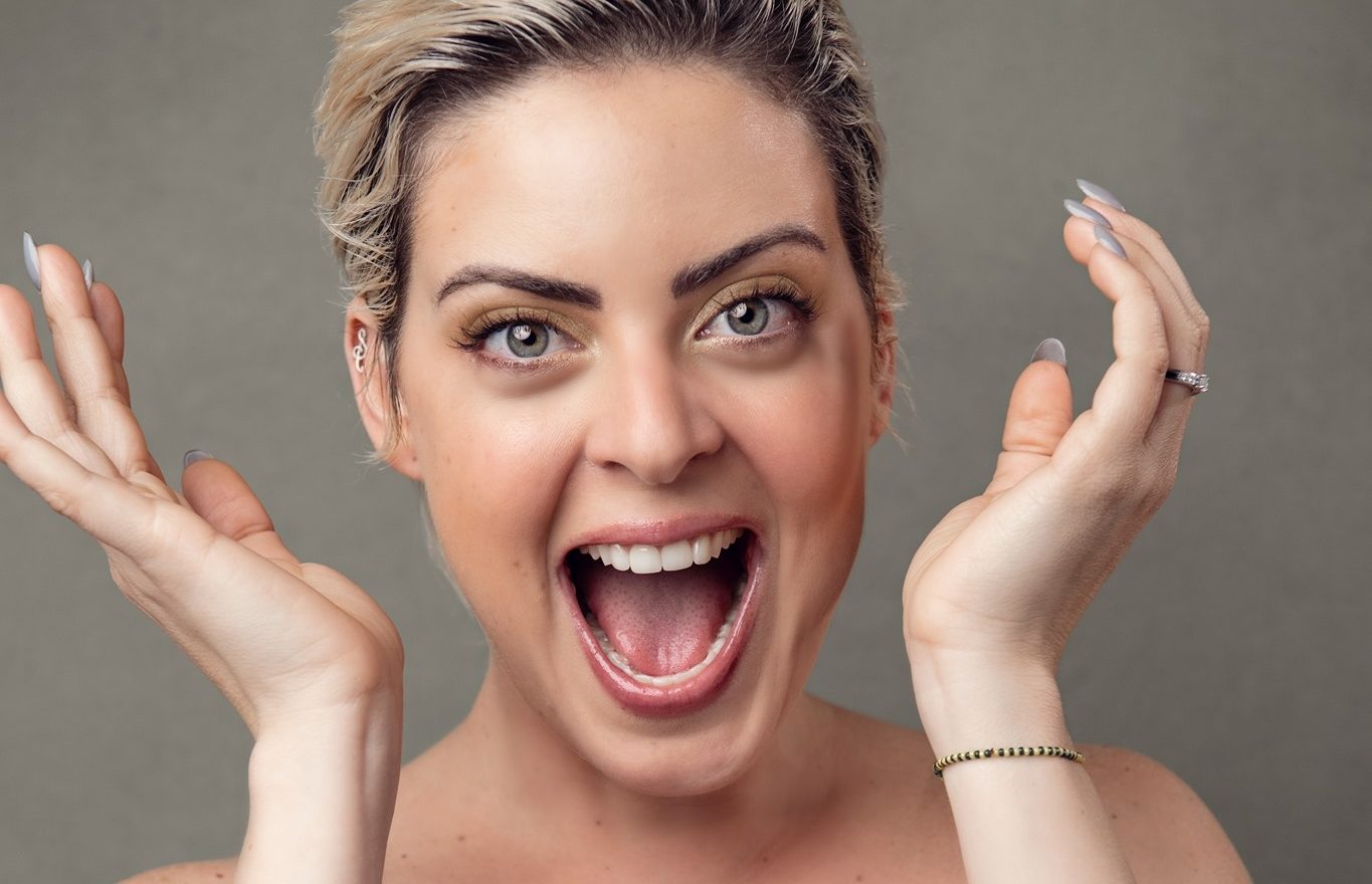 Claudia Valdés lleva «Mi hija es astronauta» al escenario