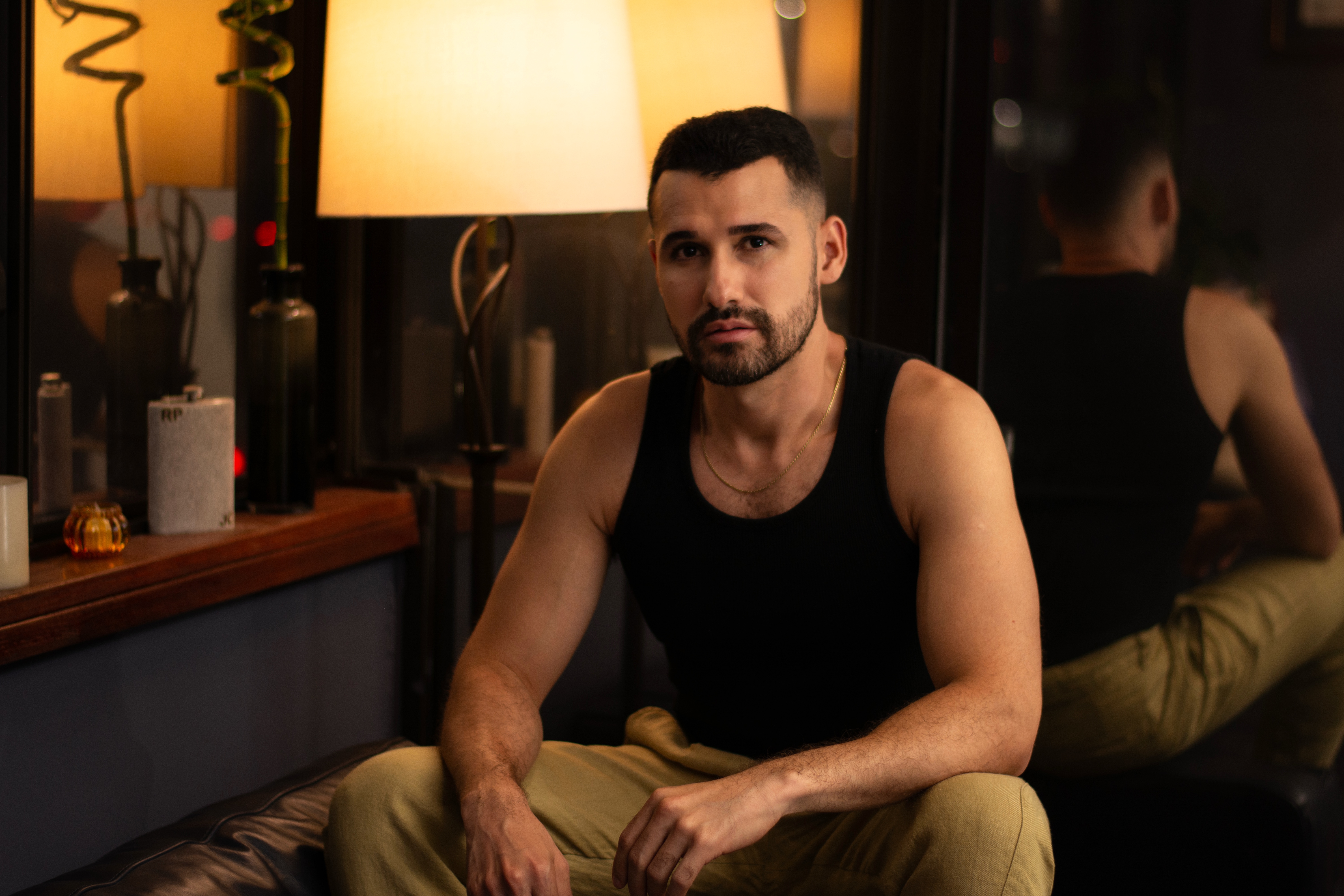 El actor cubano Carlo Arrechea protagoniza «The Cage We Choose»