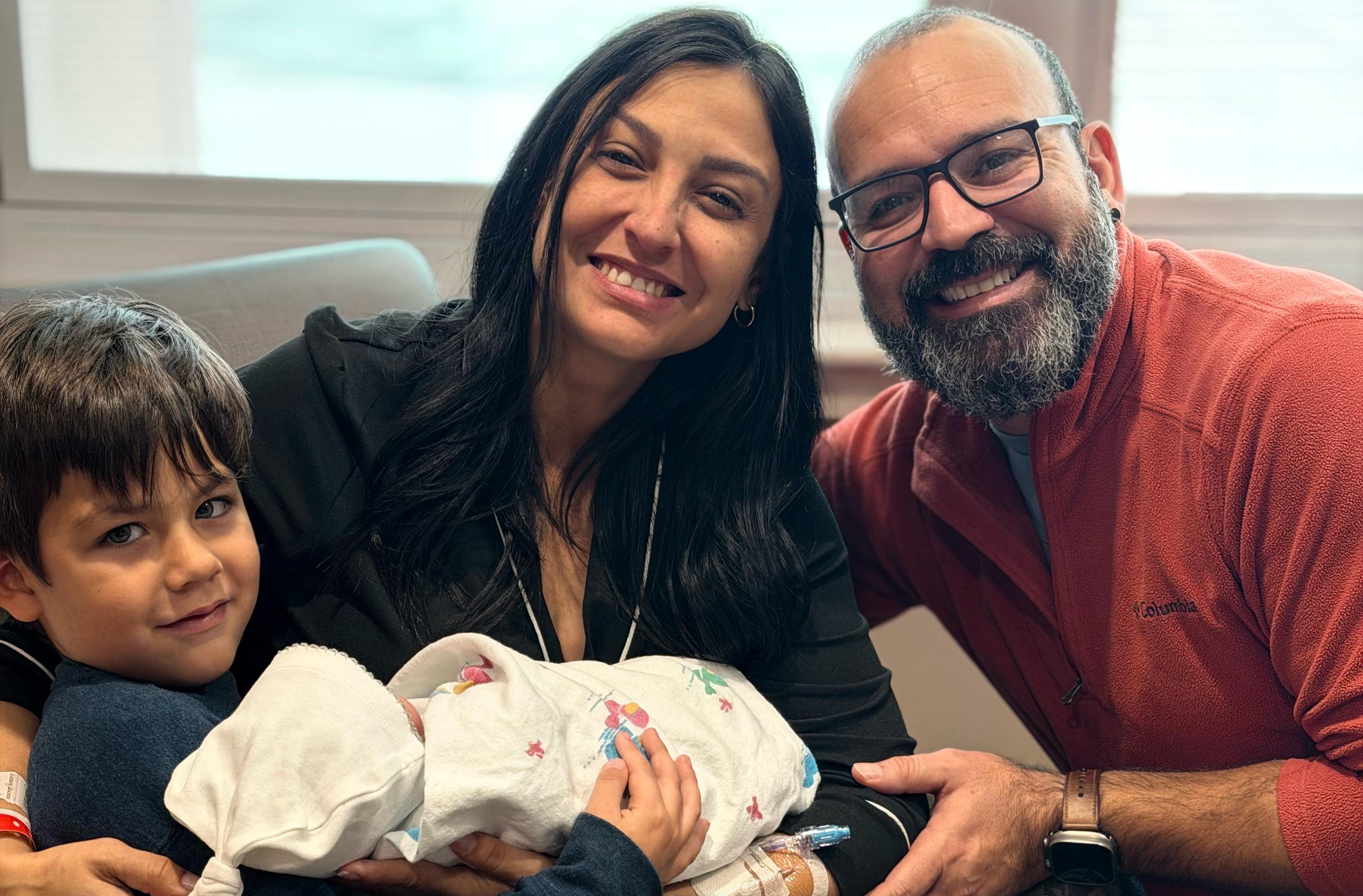 La actriz cubana Lili Santiesteban da la bienvenida a su segundo hijo