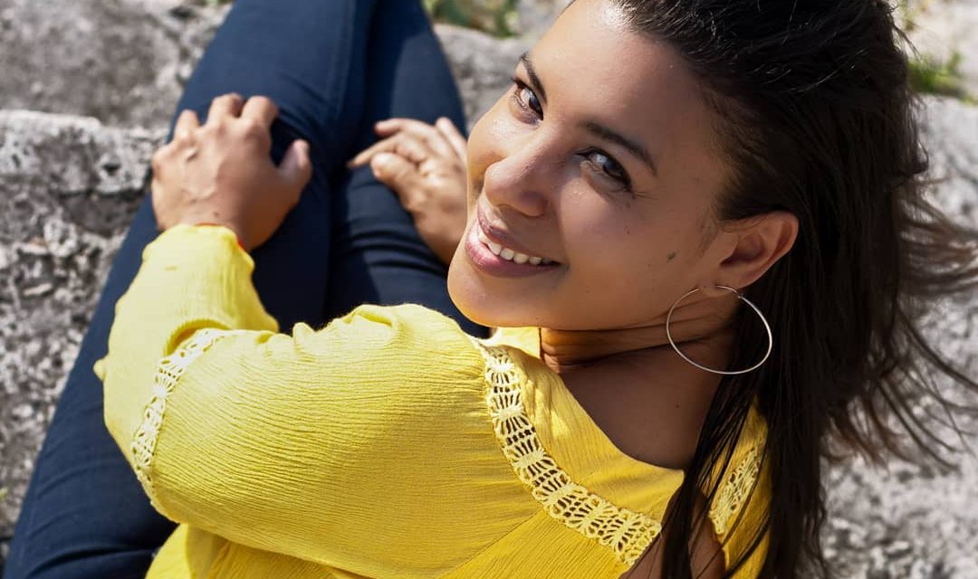 Yura López: “Cuando una actriz se atreve a mirar hacia adentro, la escena se vuelve verdad”.