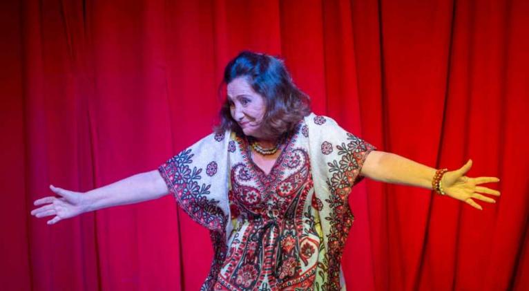 Valia Valdés conquista Mérida con “Las penas saben nadar”