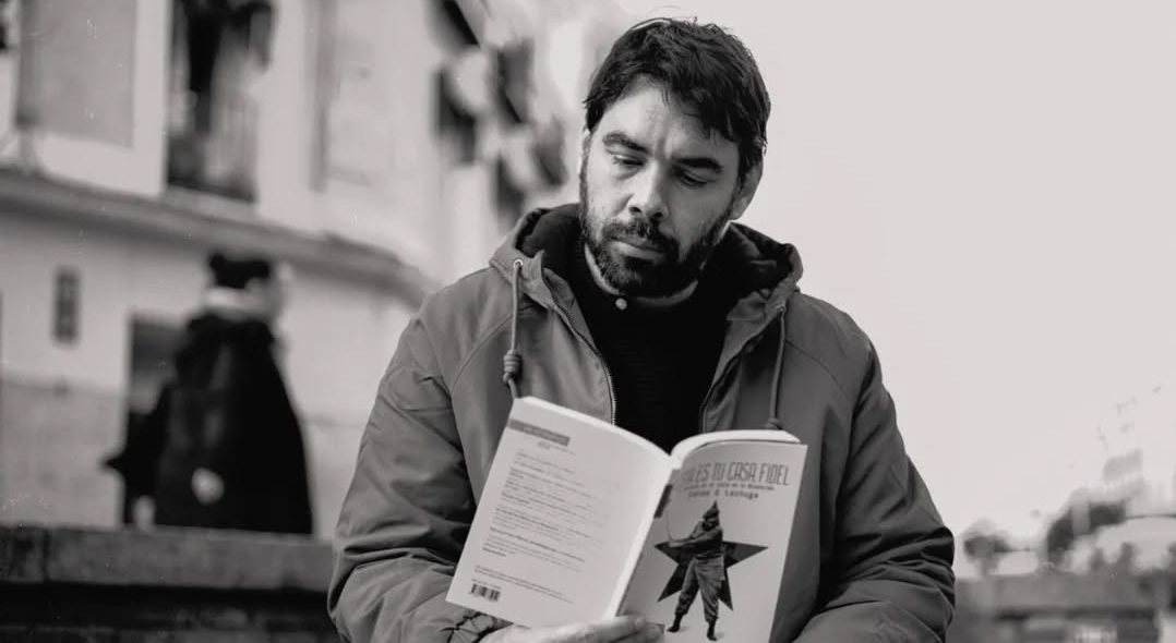 El cineasta y escritor Carlos Lechuga gana el Premio Franz Kafka de Ensayo/Testimonio con «Perro cubano»